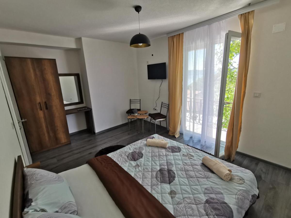 Gopo Guesthouse Elshani ภายนอก รูปภาพ