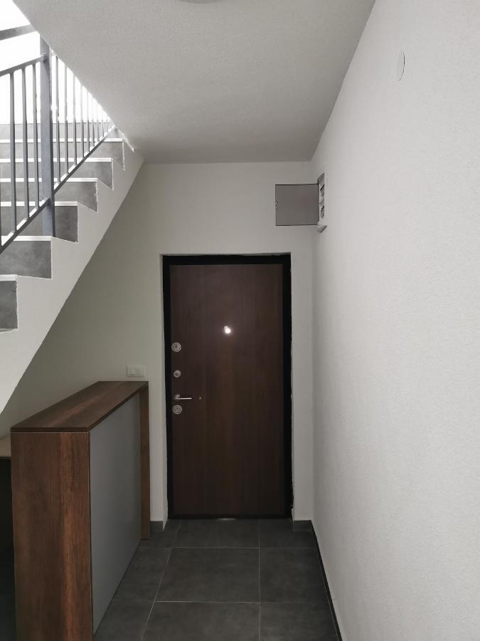 Gopo Guesthouse Elshani ภายนอก รูปภาพ