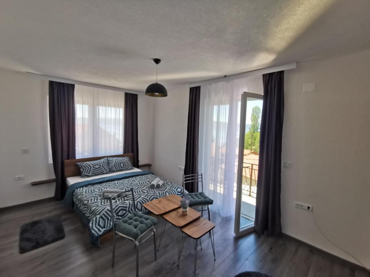 Gopo Guesthouse Elshani ภายนอก รูปภาพ