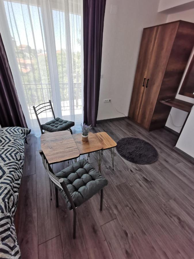 Gopo Guesthouse Elshani ภายนอก รูปภาพ