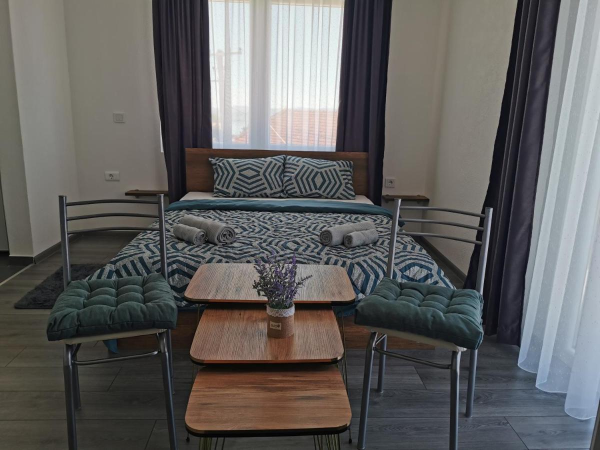 Gopo Guesthouse Elshani ภายนอก รูปภาพ