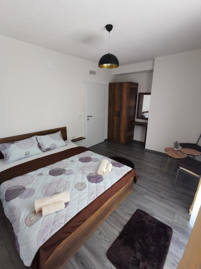 Gopo Guesthouse Elshani ภายนอก รูปภาพ