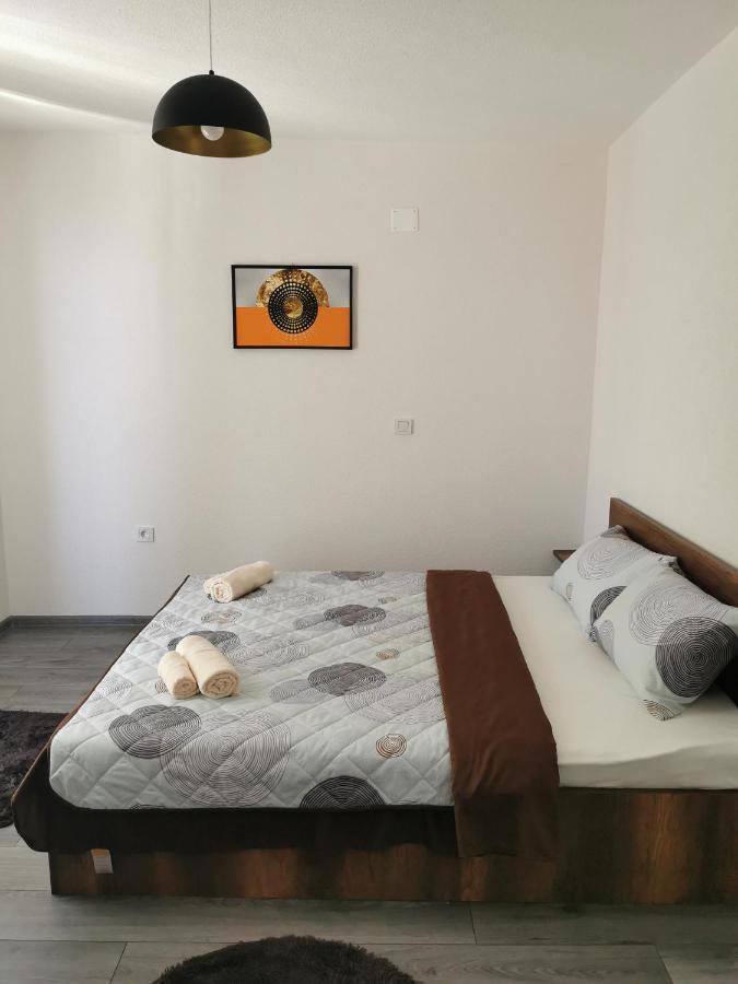 Gopo Guesthouse Elshani ภายนอก รูปภาพ