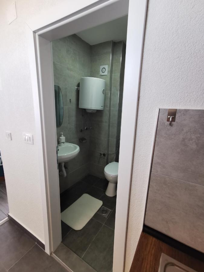 Gopo Guesthouse Elshani ภายนอก รูปภาพ