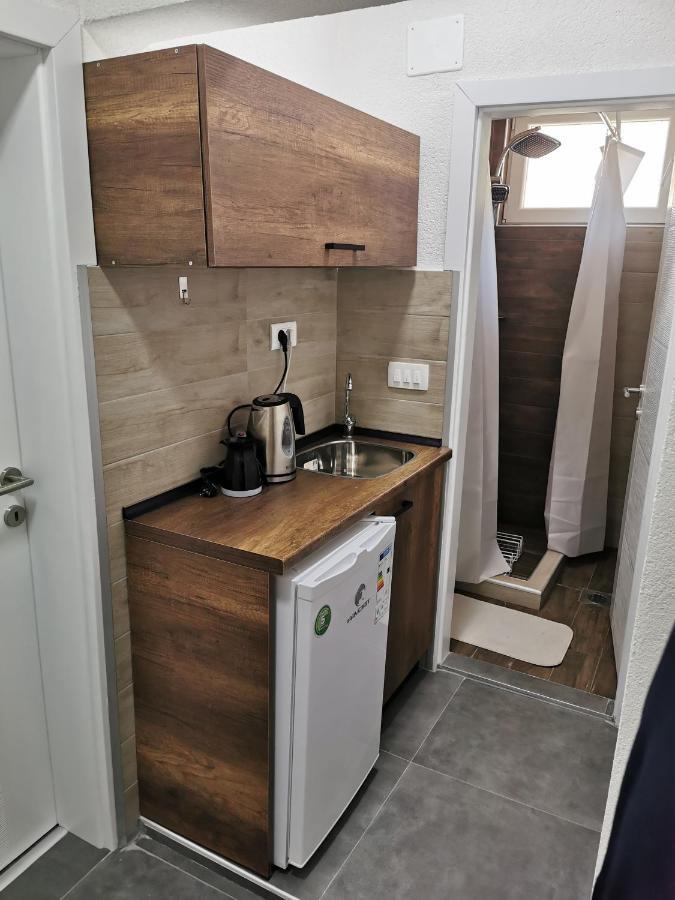 Gopo Guesthouse Elshani ภายนอก รูปภาพ