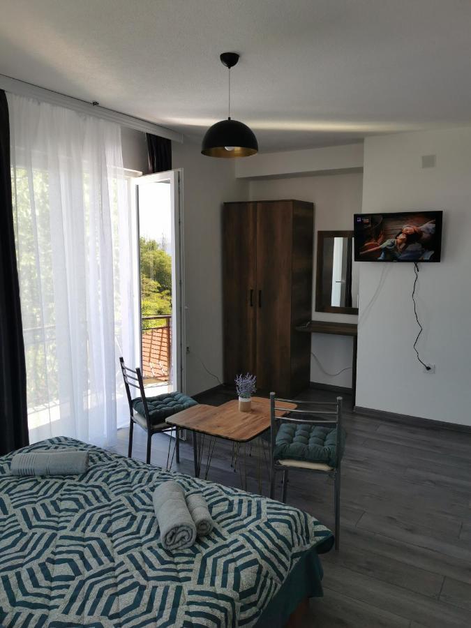 Gopo Guesthouse Elshani ภายนอก รูปภาพ