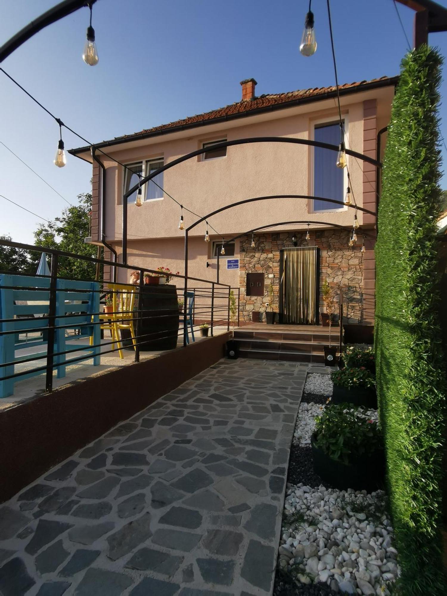 Gopo Guesthouse Elshani ภายนอก รูปภาพ
