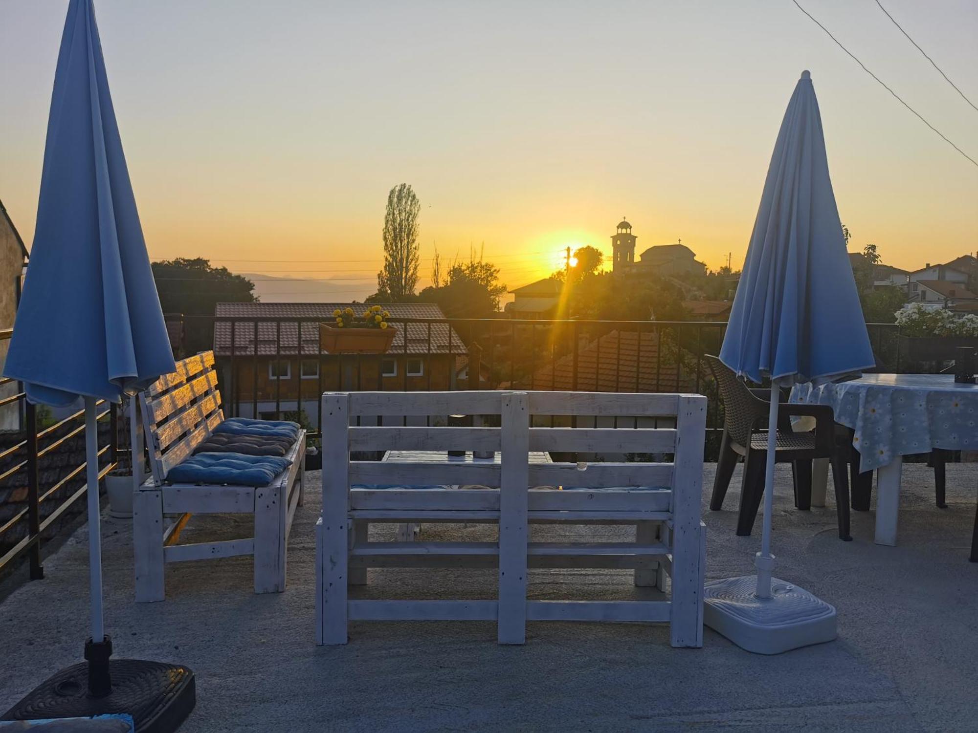 Gopo Guesthouse Elshani ภายนอก รูปภาพ